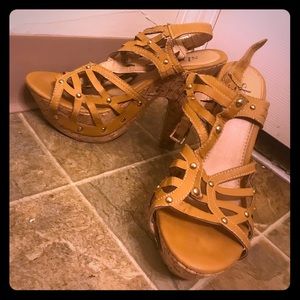 Shi by Journeys wedge heels
